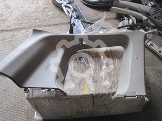 Накладка стекла заднего левого Nissan X - Trail (T30) 2001 - 2006