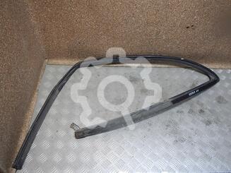 Уплотнитель стекла двери Nissan Almera II [N16] 2000 - 2006