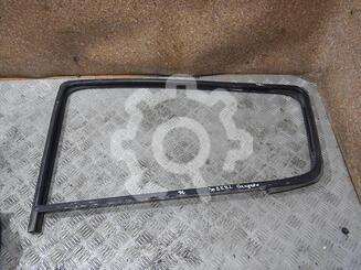 Уплотнитель стекла двери Renault Sandero I 2009 - 2014