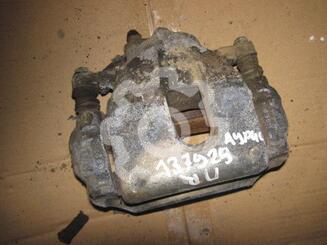 Суппорт передний правый Toyota Auris (E15) 2006 - 2012