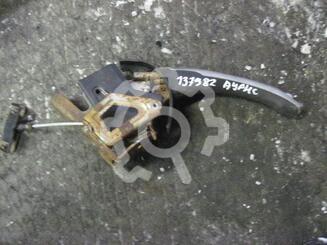Рычаг стояночного тормоза Toyota Auris (E15) 2006 - 2012