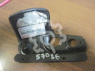 Кронштейн (кузов снаружи) Toyota Avensis II 2003 - 2008