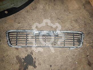 Решетка в бампер Toyota Hilux VIII 2015 - н.в.