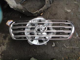 Решетка радиатора Toyota Land Cruiser [200] 2007 - 2021