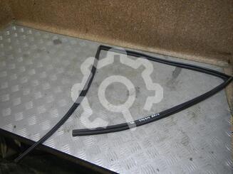 Уплотнитель стекла двери Toyota RAV 4 IV [CA40] 2012 - 2019