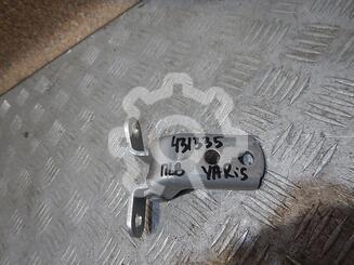 Петля двери передней Toyota Yaris 2005 - 2011