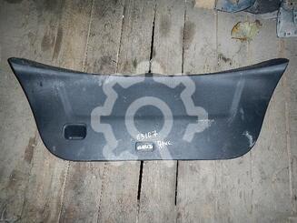 Обшивка двери багажника Toyota Yaris 2005 - 2011