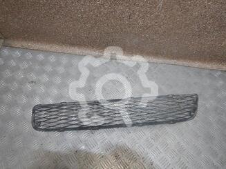 Решетка в бампер Toyota Yaris 2005 - 2011
