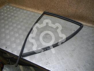 Уплотнитель стекла двери Toyota Yaris 2005 - 2011