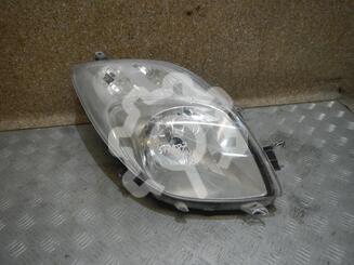 Фара правая Toyota Yaris 2005 - 2011