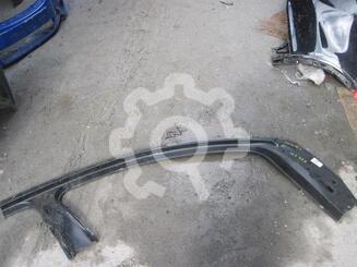 Стойка передней двери правая Volkswagen Golf V 2003 - 2009