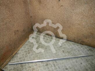 Накладка стекла переднего правого Volkswagen Touareg I 2002 - 2010