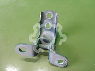 Петля двери передней Toyota Yaris 2005 - 2011