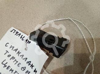 Кнопка обогрева заднего стекла Nissan Pulsar V (N15) 1995 - 2000