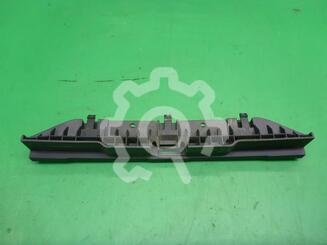 Кронштейн (кузов снаружи) Volkswagen Touareg I 2002 - 2010