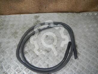 Уплотнитель двери Ford Fiesta V [Mk5] 2002 - 2008