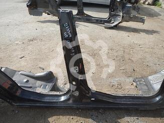 Стойка центральная правая Ford Fiesta V [Mk5] 2002 - 2008