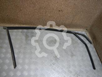 Уплотнитель стекла двери Ford Fiesta V [Mk5] 2002 - 2008