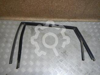 Уплотнитель стекла двери Ford Fiesta V [Mk5] 2002 - 2008