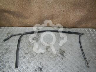 Уплотнитель стекла двери Ford Fiesta V [Mk5] 2002 - 2008