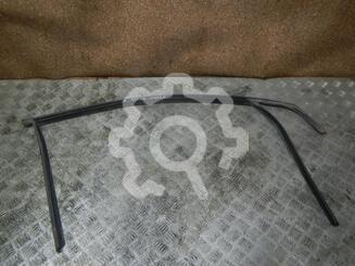 Уплотнитель стекла двери Ford Fiesta V [Mk5] 2002 - 2008