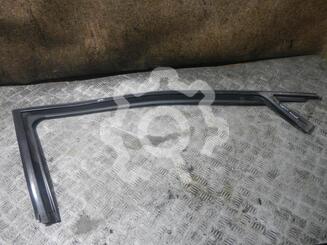 Уплотнитель стекла двери Renault Megane II 2002 - 2009