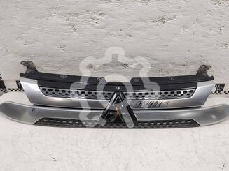 Решетка радиатора Mitsubishi Outlander III 2012 - 2024