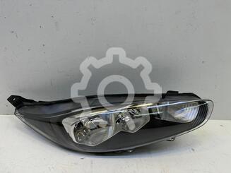 Фара правая Ford Fiesta VI [Mk6] 2008 - 2019