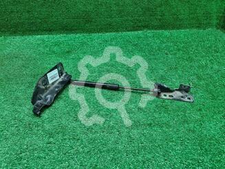 Петля капота Land Rover Discovery Sport c 2014 г.