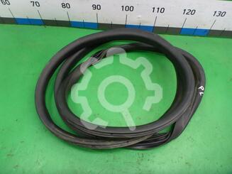 Уплотнитель двери Lada Vesta 2015 - н.в.