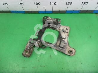 Крепление аккумулятора Ford Focus II 2005 - 2011