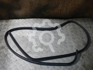 Уплотнитель двери Ford Focus II 2005 - 2011