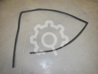 Уплотнитель стекла двери Toyota Auris (E15) 2006 - 2012