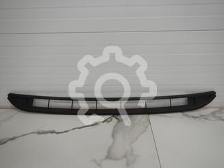Решетка в бампер Volkswagen Touareg II 2010 - н.в.