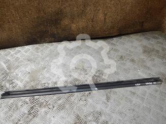 Накладка стекла переднего правого Toyota Corolla X [E14, E150] 2006 - 2013