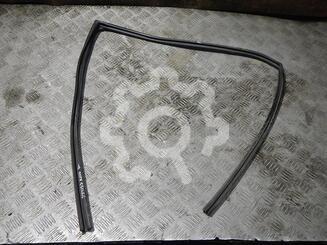 Уплотнитель стекла двери Toyota Corolla X [E14, E150] 2006 - 2013