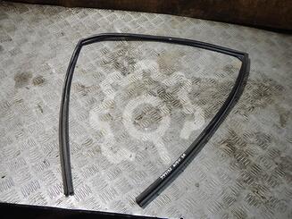 Уплотнитель стекла двери Toyota Corolla X [E14, E150] 2006 - 2013