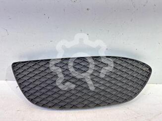 Решетка в бампер Mercedes-Benz C-Klasse IV W205 2014 - 2021