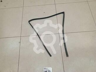 Уплотнитель стекла двери Toyota Auris (E15) 2006 - 2012