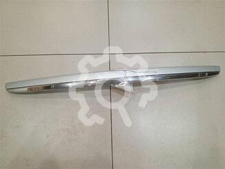 Накладка двери багажника Toyota Auris (E15) 2006 - 2012