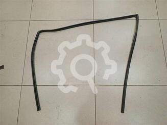 Уплотнитель стекла двери Toyota Auris (E15) 2006 - 2012