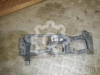 Кронштейн фары противотуманной правой Land Rover Range Rover IV 2012 - 2022