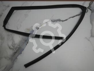 Уплотнитель стекла двери Nissan Qashqai (J11) c 2014 г.