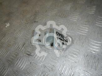 Петля двери передней Volkswagen Jetta V 2005 - 2011