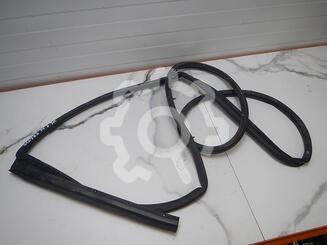 Уплотнитель двери Mazda 3 I [BK] 2003 - 2009