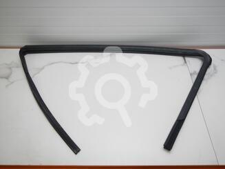 Уплотнитель стекла двери Nissan Qashqai (J10) 2006 - 2014