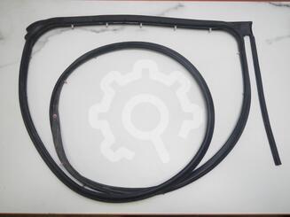 Уплотнитель двери Nissan Juke (F15) c 2011 г.