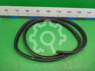 Уплотнитель двери Nissan Qashqai (J10) 2006 - 2014