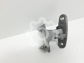 Петля двери передней Mercedes-Benz C-Klasse III W204 2006 - 2015