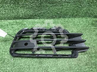 Решетка в бампер Volkswagen Touareg II 2010 - н.в.